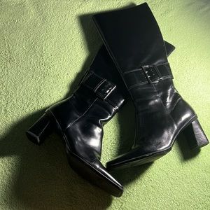 Women’s black leather boots 8m